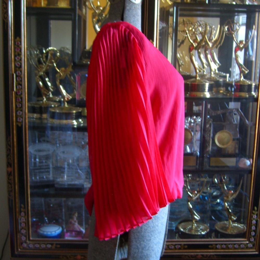 ALFANI RED PLEATED ACCORDIAN SLEEVE TOP 4